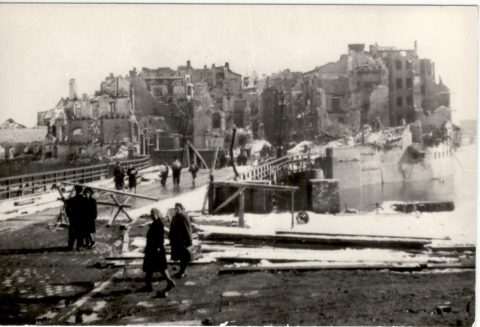 Poznań 1945  na fotografiach  Zbigniewa Zielonackiego – pocztówka 64 z 67